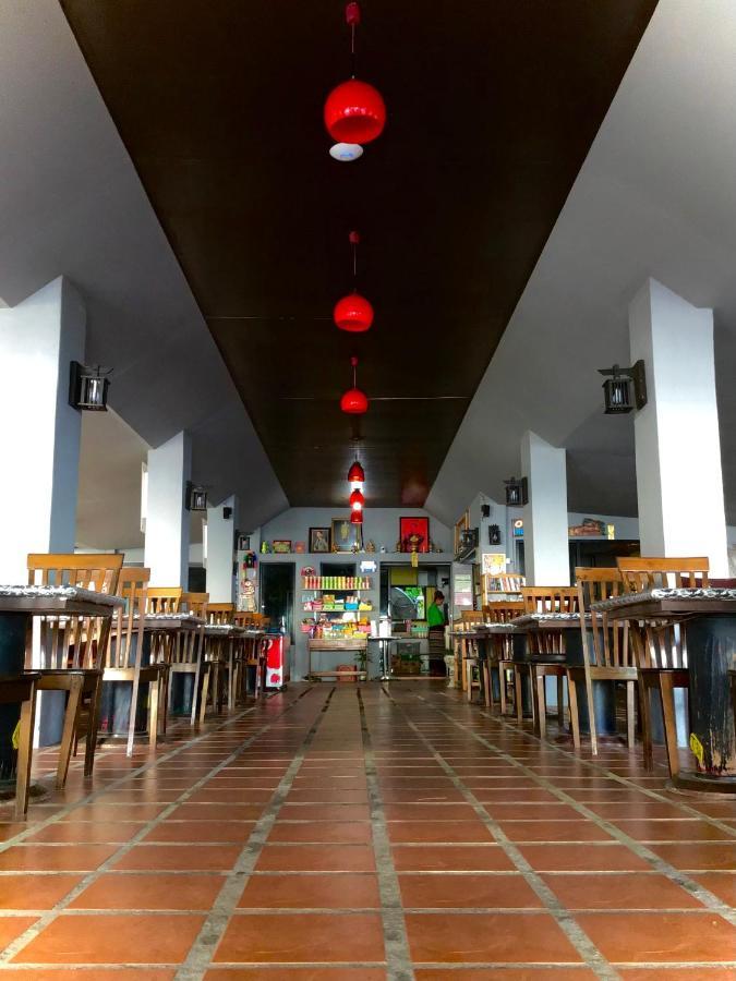 Andaman Beach Resort Koh Jum Esterno foto
