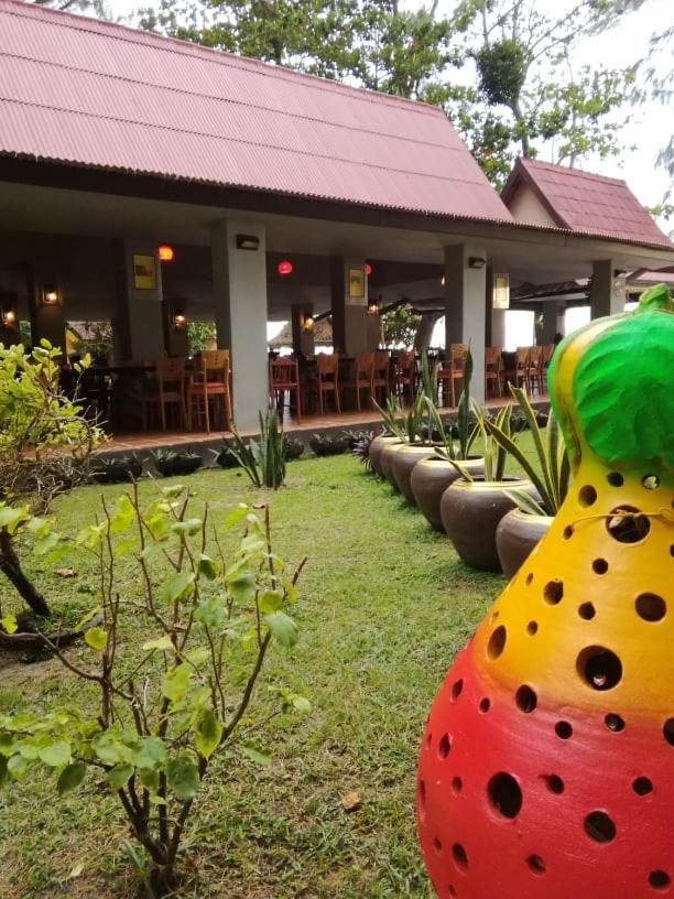 Andaman Beach Resort Koh Jum Esterno foto