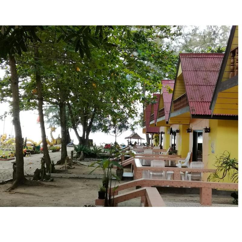 Andaman Beach Resort Koh Jum Esterno foto
