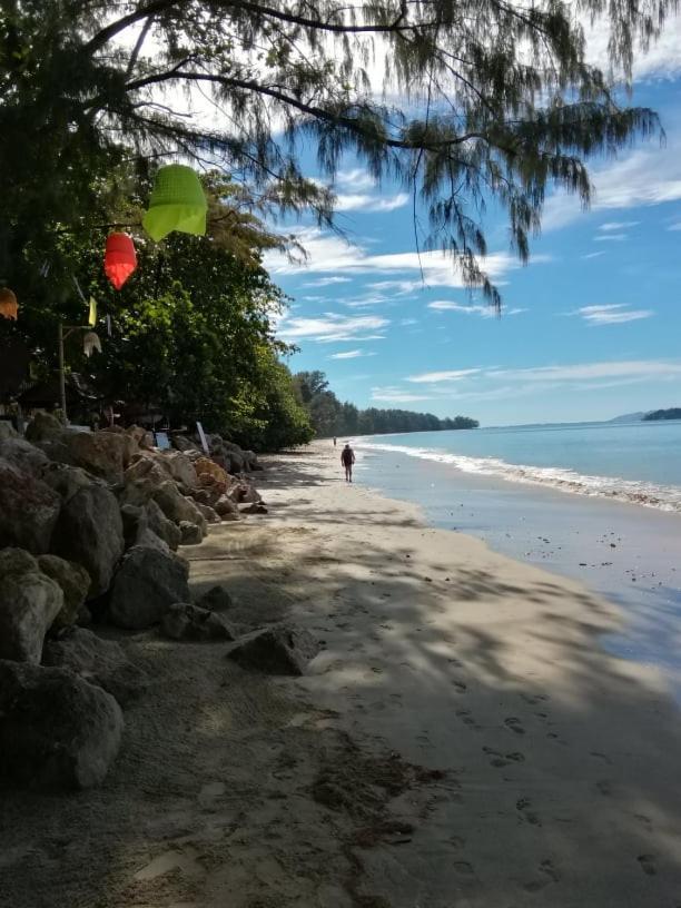 Andaman Beach Resort Koh Jum Esterno foto