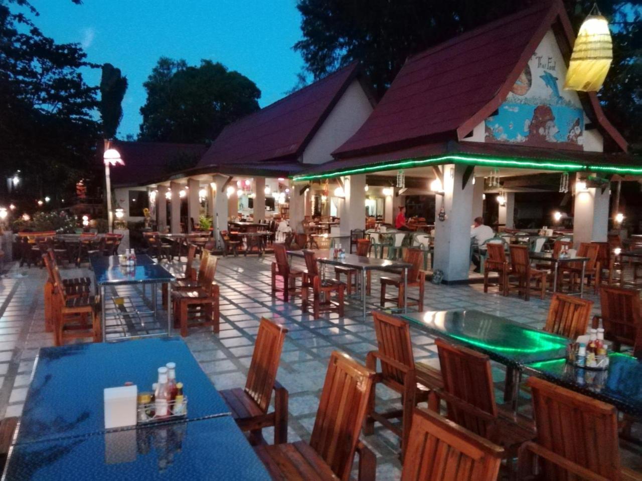 Andaman Beach Resort Koh Jum Esterno foto