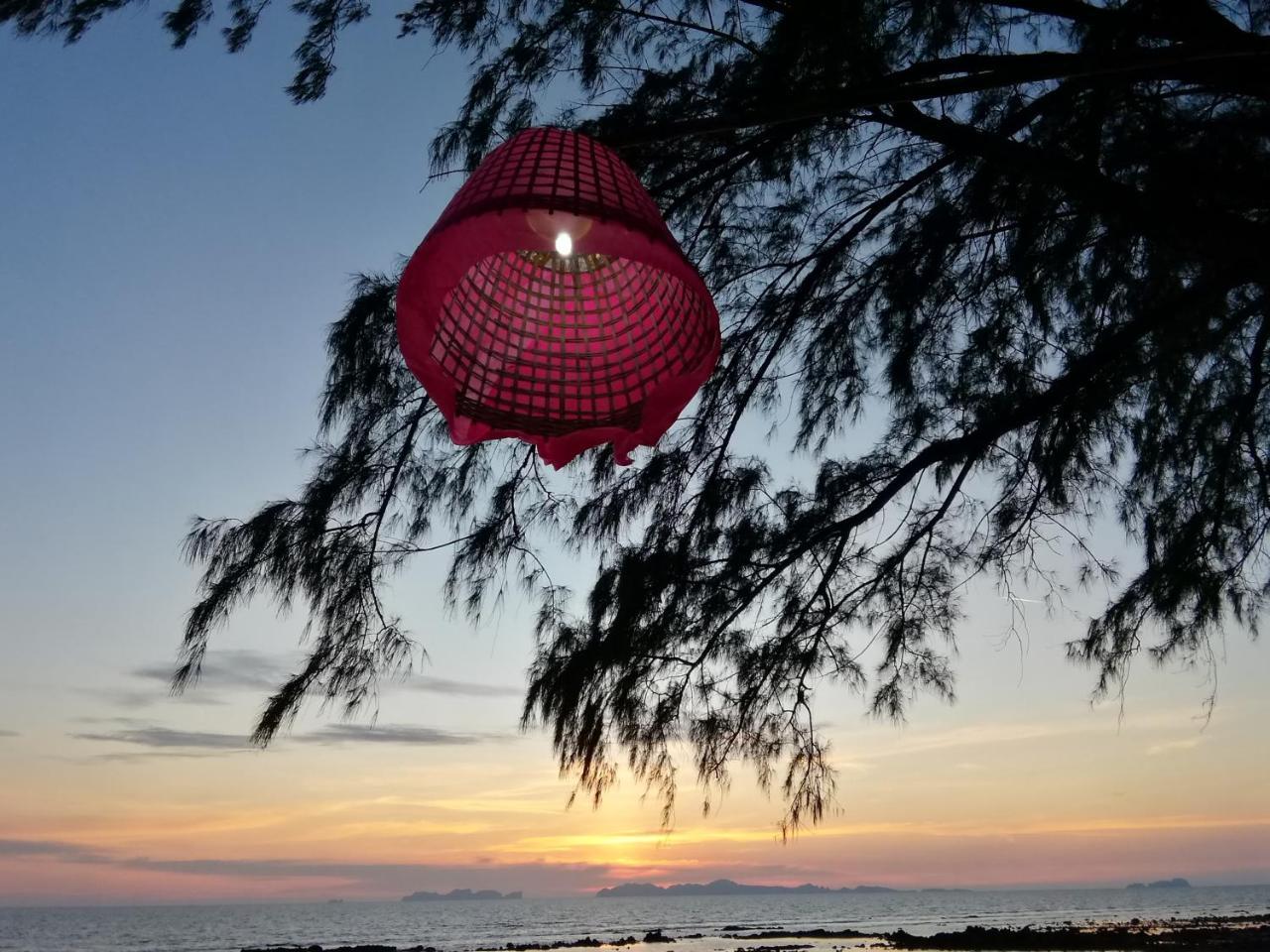 Andaman Beach Resort Koh Jum Esterno foto