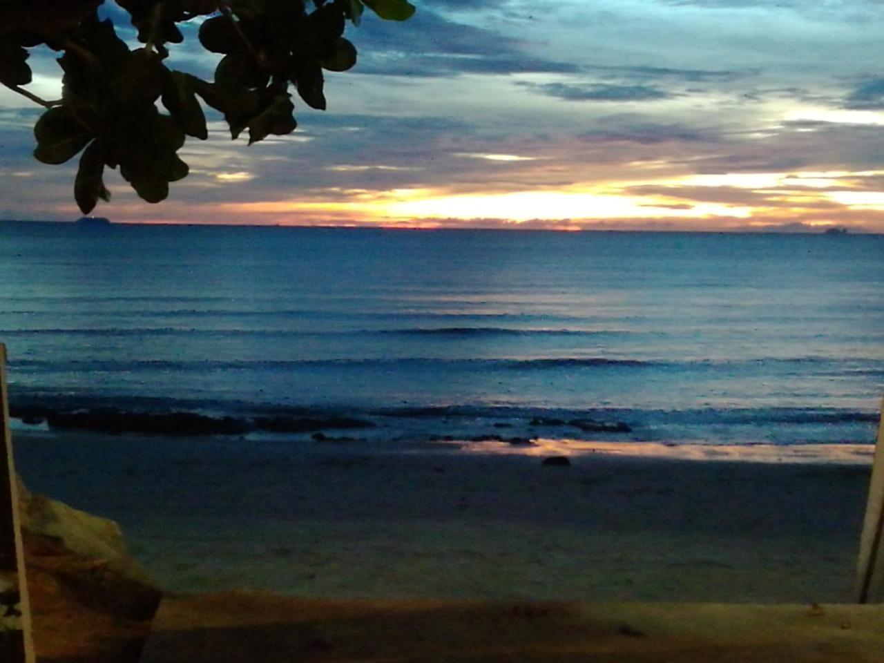 Andaman Beach Resort Koh Jum Esterno foto