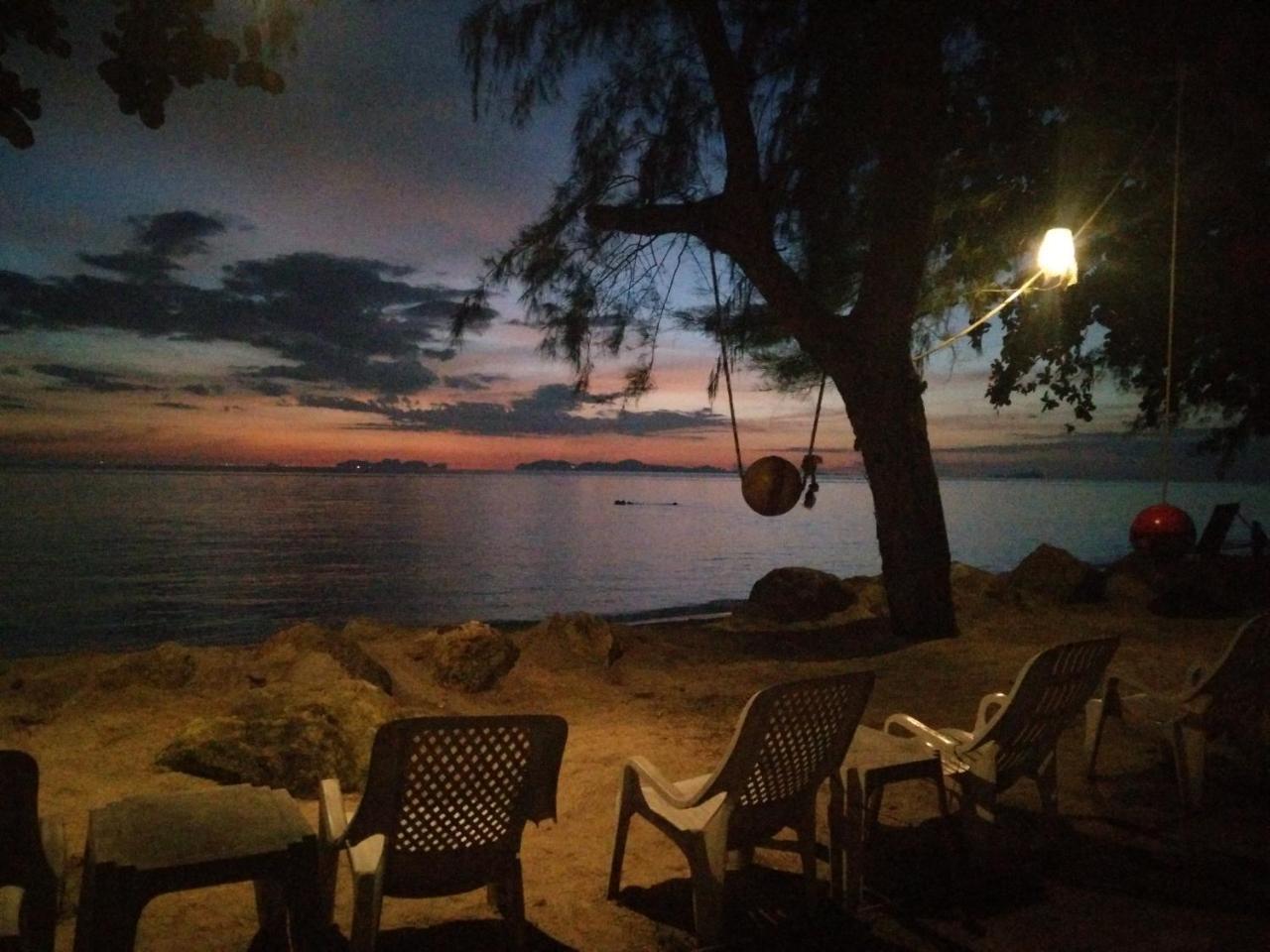 Andaman Beach Resort Koh Jum Esterno foto